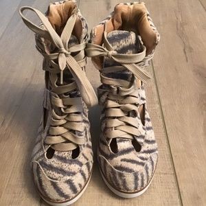 JEFFREY CAMPBELL bootie 5 gray wedge animal print